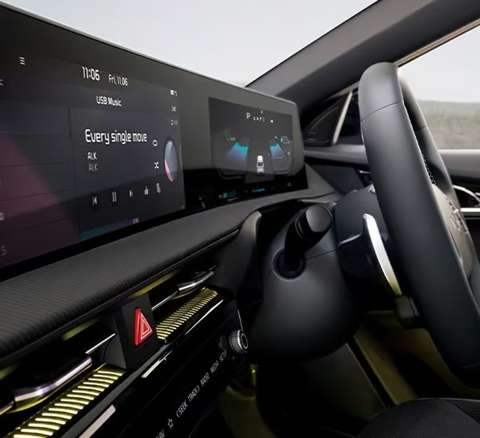 EV6 panoramic curved display